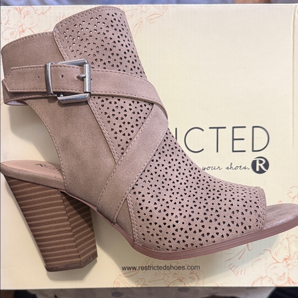 Restricted Women's Beige Perforated Heeled Boots